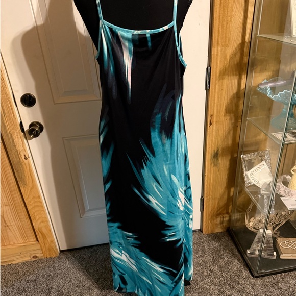 Elegant Teal and Black Maxi Dress - Picture 3 of 6